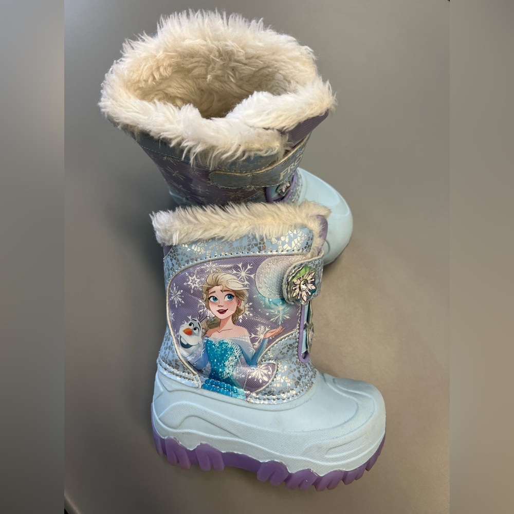 Size 7T toddler girl snow boots frozen light up